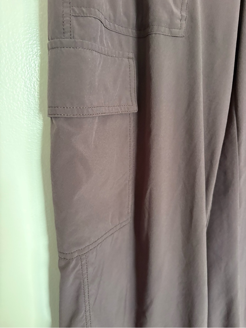 Athleta Brooklyn Heights Cargo Pants - Wide Leg size 6 - deep purple - Picture 4 of 5